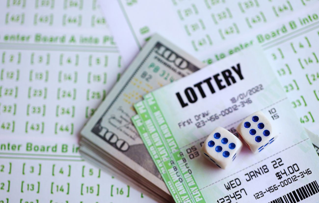 Un uomo ha scambiato il suo biglietto della Lotteria perdente con quello vincente del fratello.