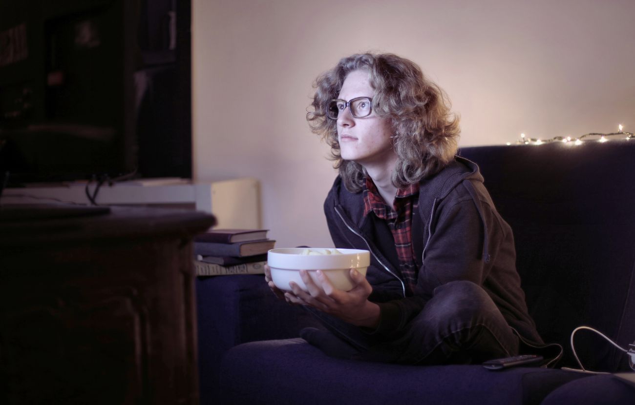 Apprezzare le serie tv e i film sui serial killer non è preoccupante; lo diventa, se non si guarda altro e se si fanno incubi la notte dopo un consumo eccessivo di questi prodotti di intrattenimento.