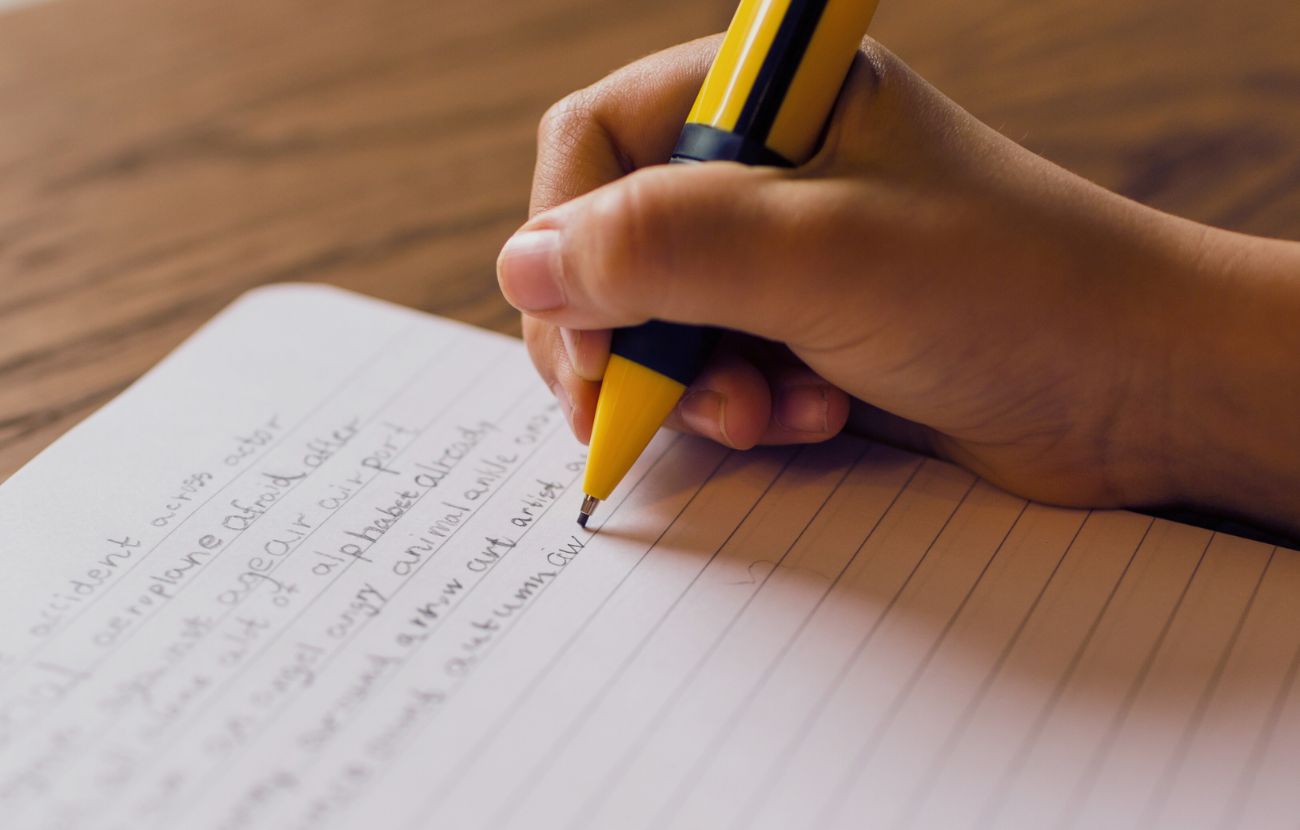 La brutta scrittura non è sinonimo di intelligenza, o almeno non tutte le persone incapaci di scrivere bene a meno sono menti brillanti.