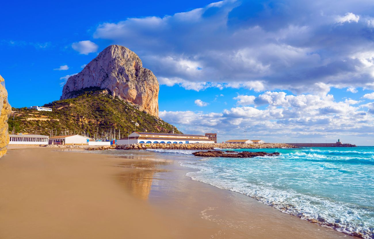 Il Peñón de Ifach è la formazione montuosa che ha dato a Calpe il soprannome "Rio de Janeiro della Spagna".