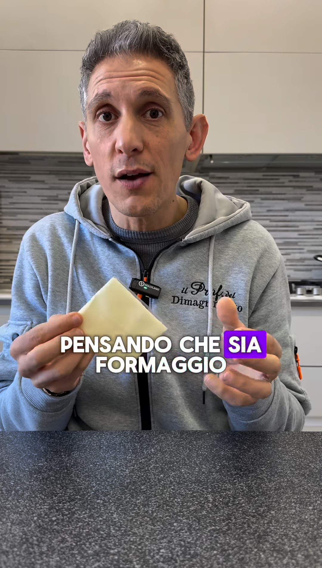 Il prof Alessio Virgillito sostiene che le sottilette non siano vero formaggio ed ha oggettivamente ragione: al massimo sono un derivato.