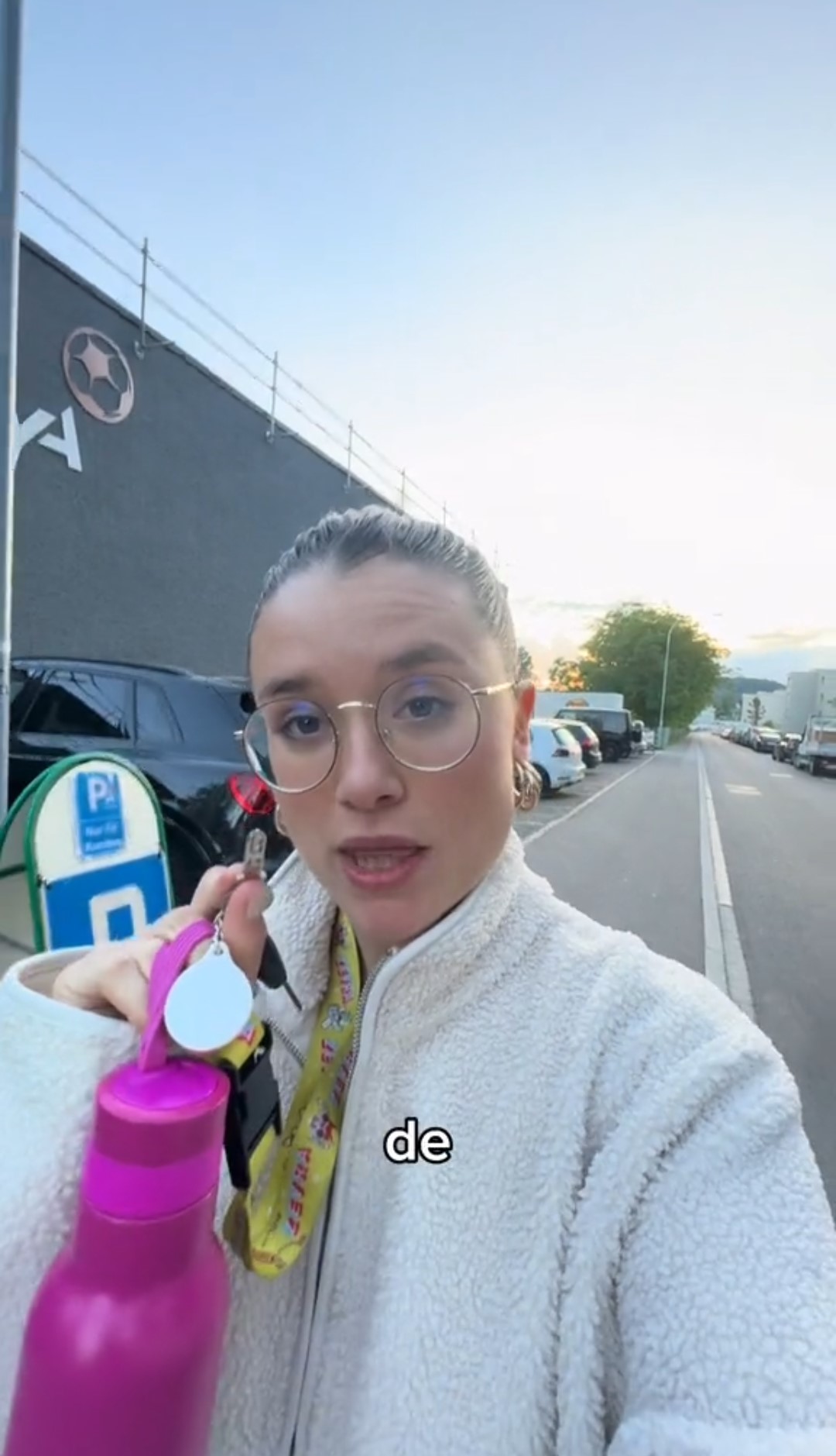 Ana Maria, tiktoker spagnola, ha consigliato ai suoi seguaci di non essere schizzinosi e di accettare più o meno qualsiasi lavoro, soprattutto nei mesi iniziali in Svizzera.