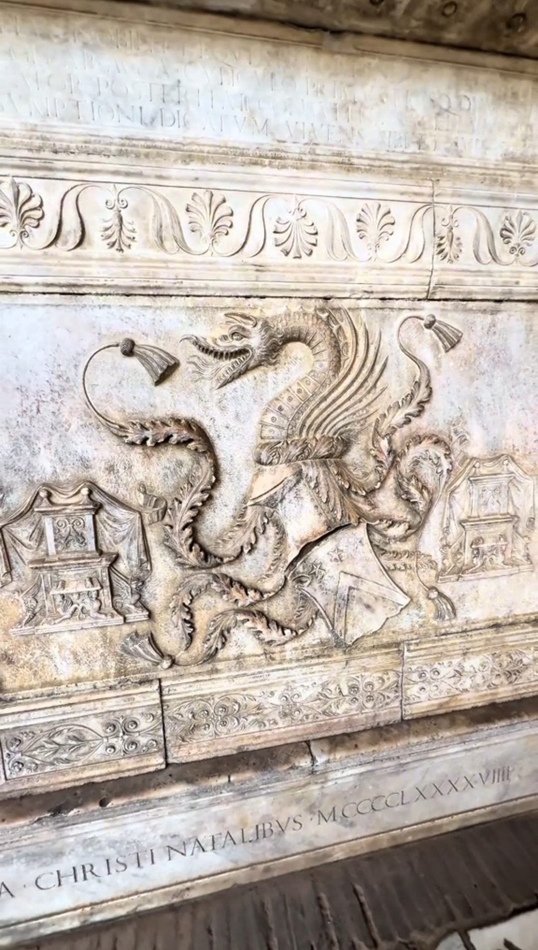 Ecco la tomba a Santa Maria la Nova (Napoli) dove riposerebbe Dracula.