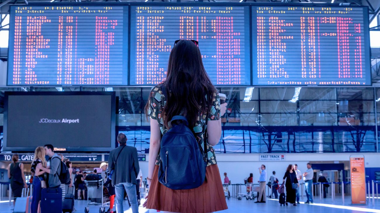 Biglietti aerei, ecco quando prenotare per risparmiare: svelato il trucco infallibile