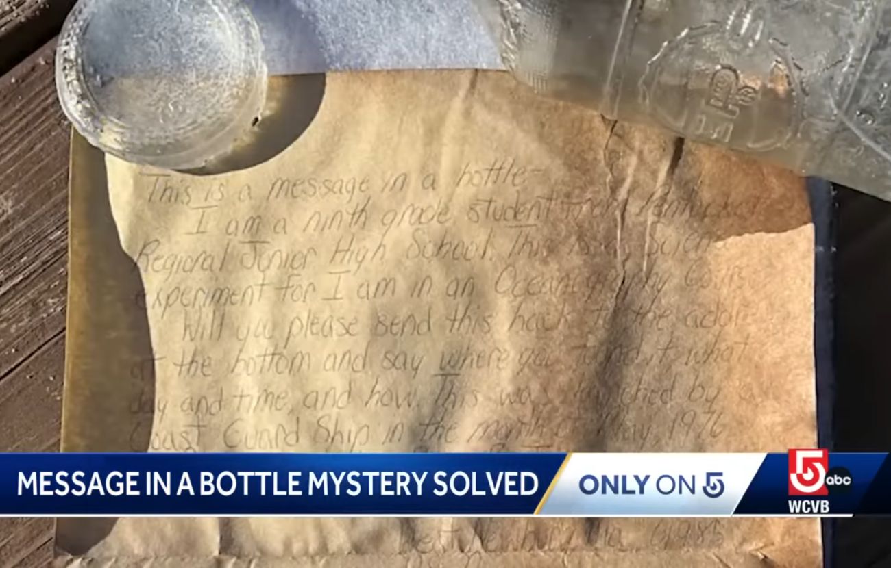 Il messaggio in bottiglia originale, scritto nel 1976 e ritrovato pochi mesi fa.