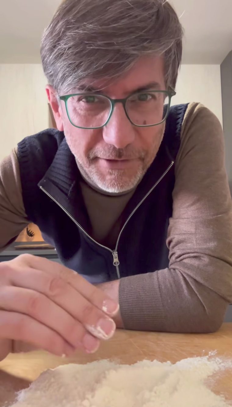 La farina al naturale (senza aggiunta di acqua) è senza glutine.