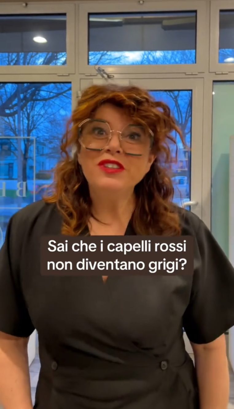 L'account @belleparrucchieri ha spiegato perché i capelli rossi non diventano mai grigi.