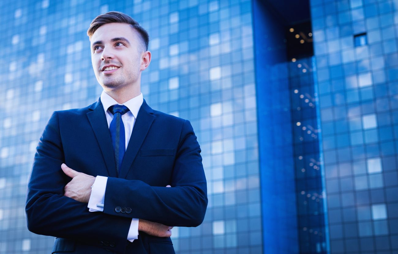 Il blu scuro è tra i colori che maggiormente incutono rispetto nel prossimo.