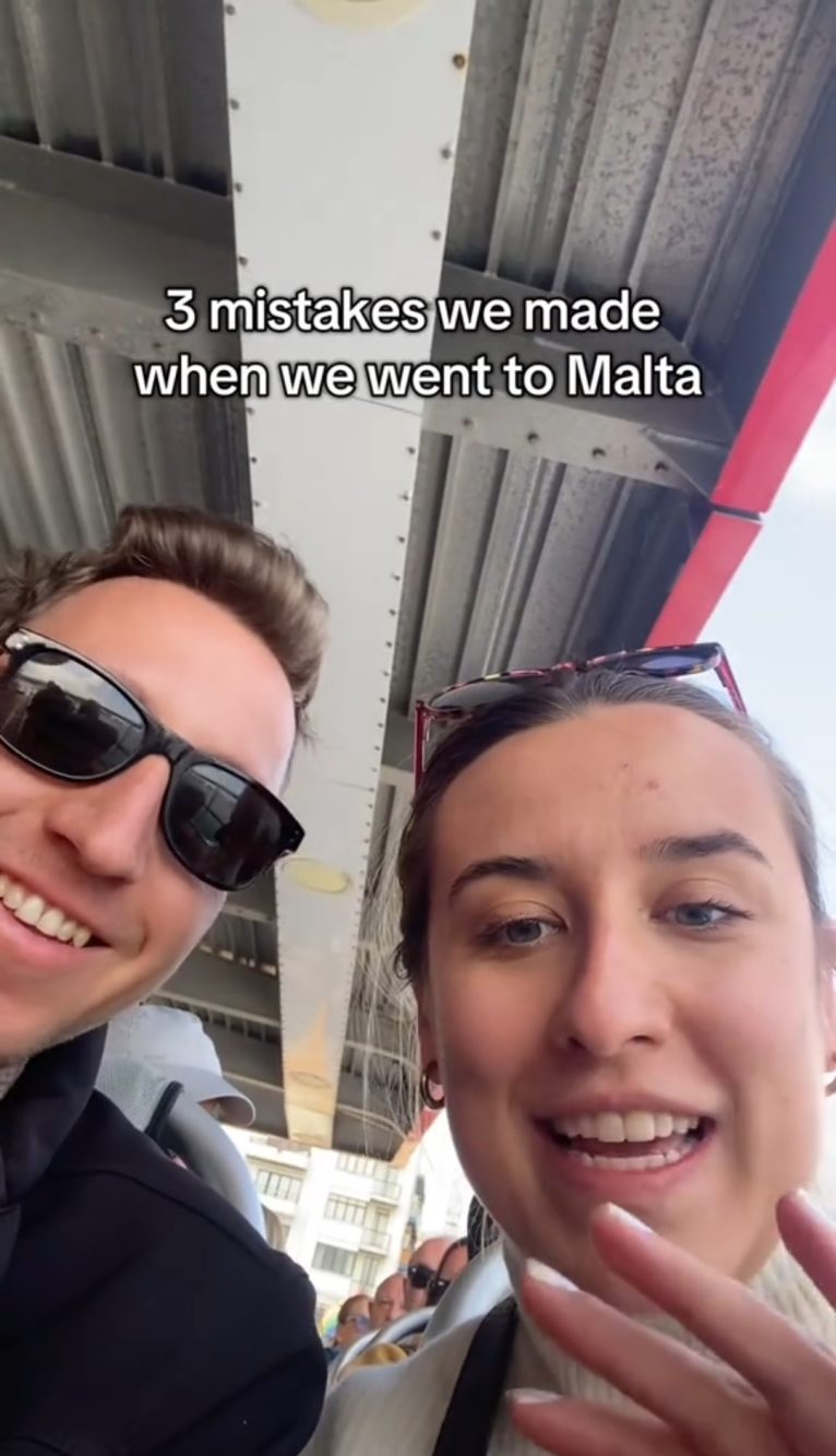 Giselle e il fidanzato hanno caldamente consigliato di prenotare in largo anticipo il traghetto per Gozo, notoriamente affollatissimo. 