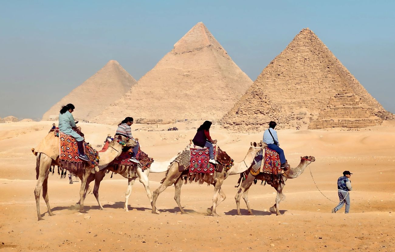 Alcune scene nei pressi delle Piramidi di Giza potrebbero diventare un ricordo, per la gioia degli animalisti.