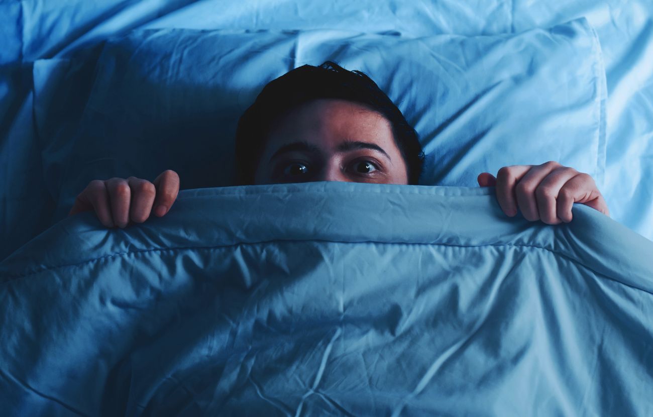 A molte persone è capitato di sognare di rimanere immobilizzati durante un sogno/incubo, un'occorrenza che non va confusa con la paralisi del sonno, fenomeno medico che può essere preoccupante.