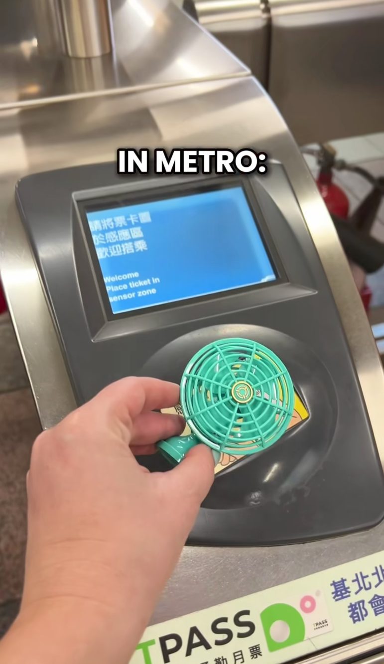Sara ha pagato la metropolitana di Taipei con il suo mini ventilatore (anche carta di credito)