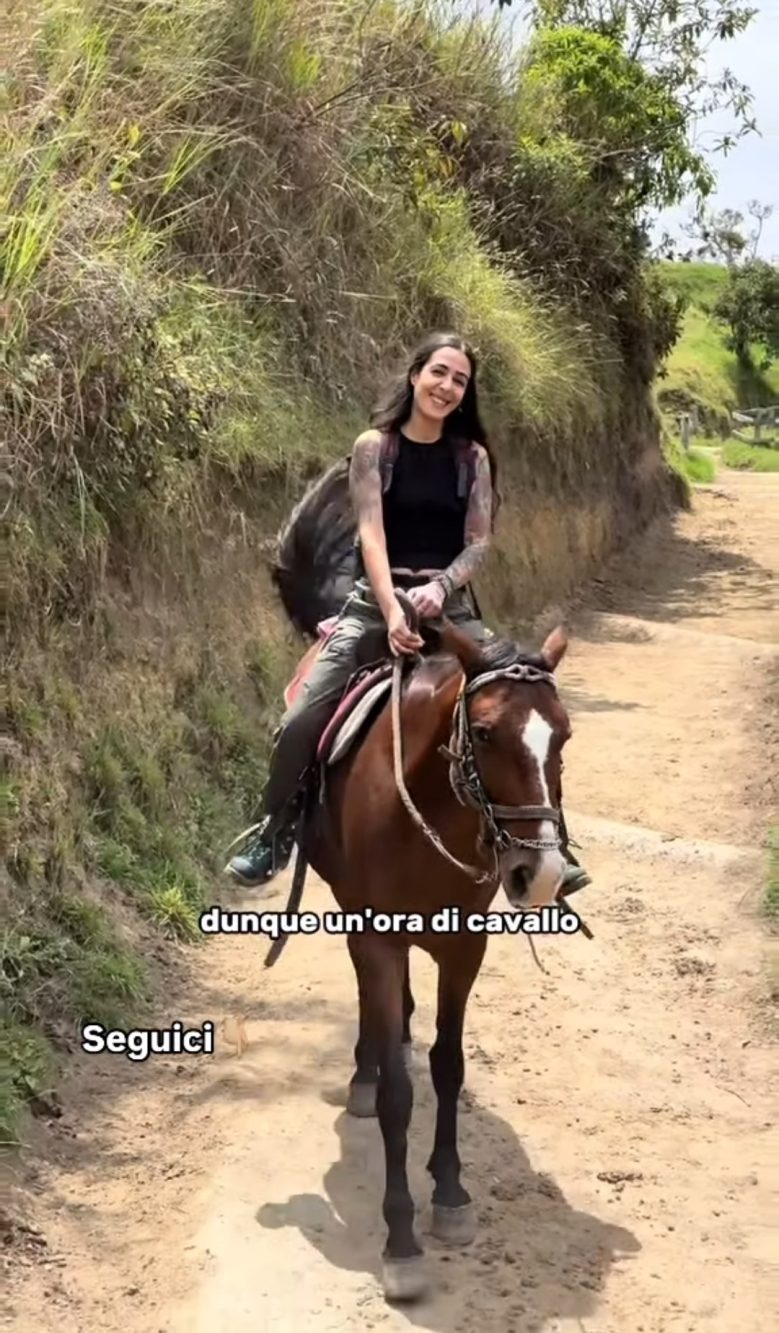 Una delle poche attività a pagamento svolte dalla famiglia in Colombia è il giro a cavallo.