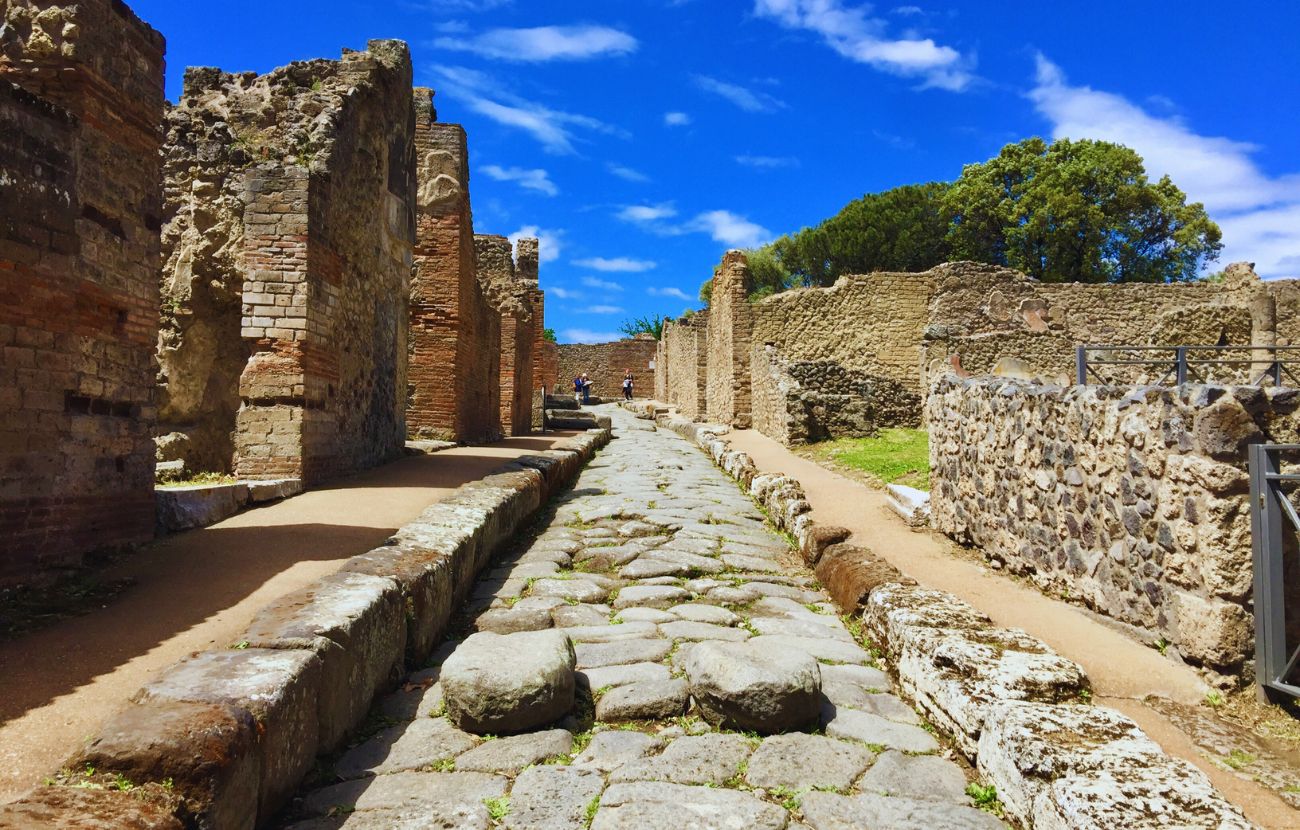 Anche se le previsioni non promettono bel tempo, domenica 6 aprile sarà l'unica giornata del mese per visitare gratis il parco archeologico di Pompei.