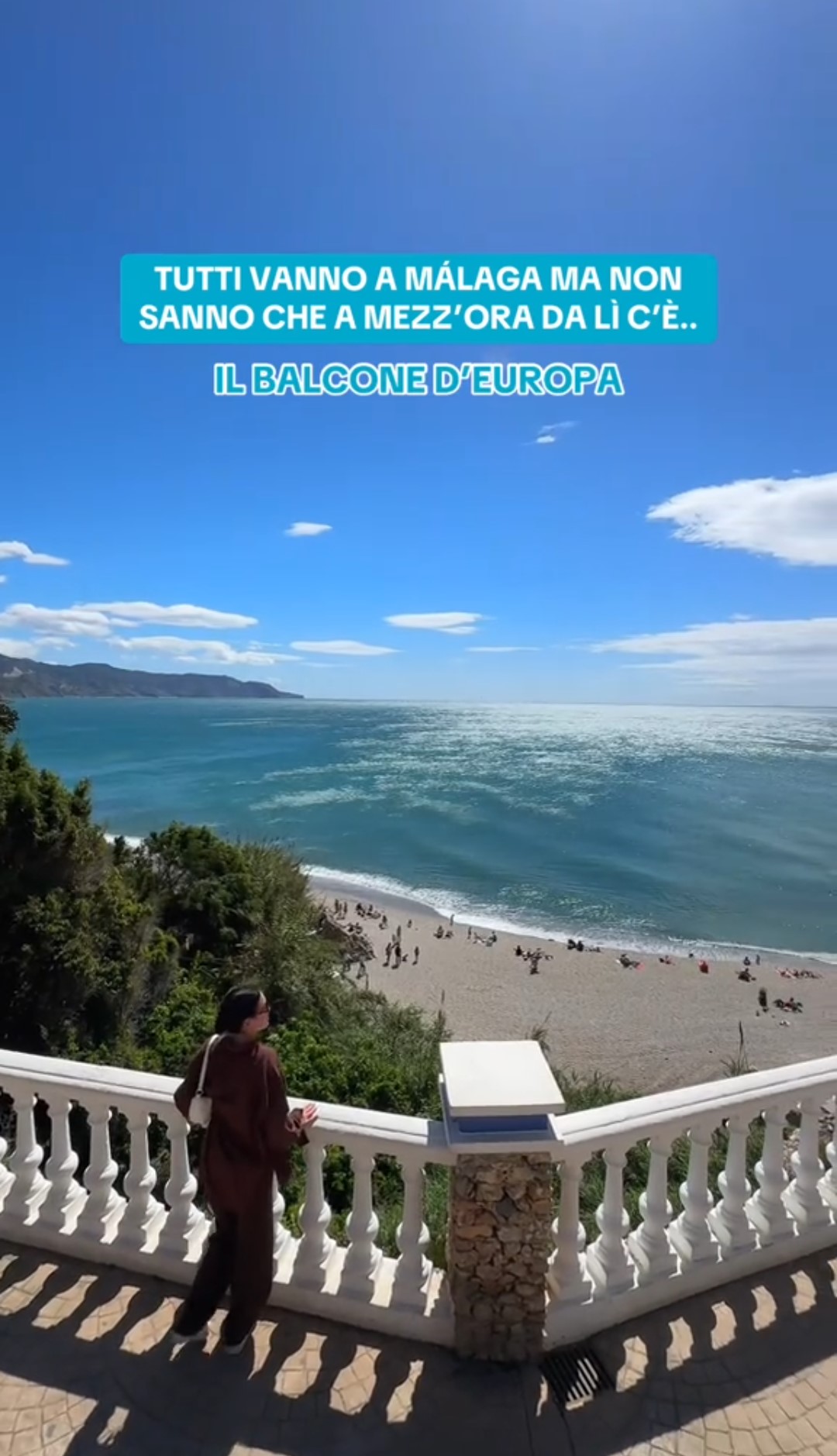 Il celebre balcone d'Europa, uno degli angoli più conosciuti di Narja, "gioiello" dell'Andalusia.