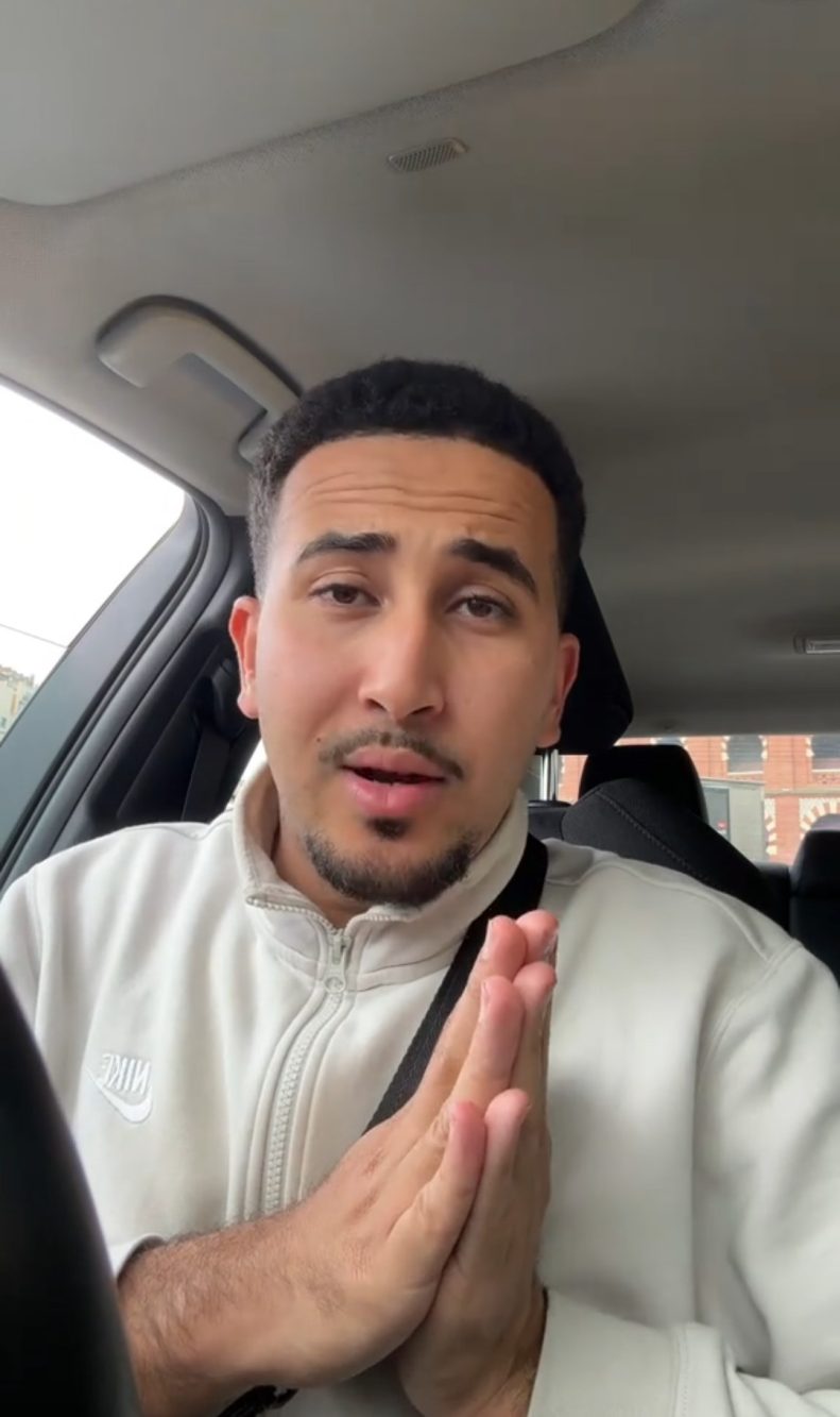 El Moro Catalan è un tassista spagnolo che ha riconsegnato le chiavi della Mercedes di un cliente, ricevendo una ricompensa di 200€ cash.