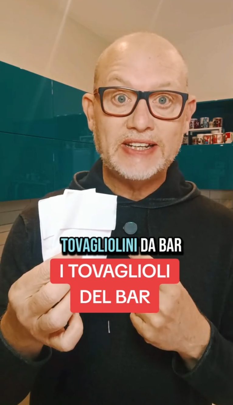L'esperto, su TikTok, ha spiegato che lo scopo per cui sono stati progettati questi tovagliolini non è quello di pulire.