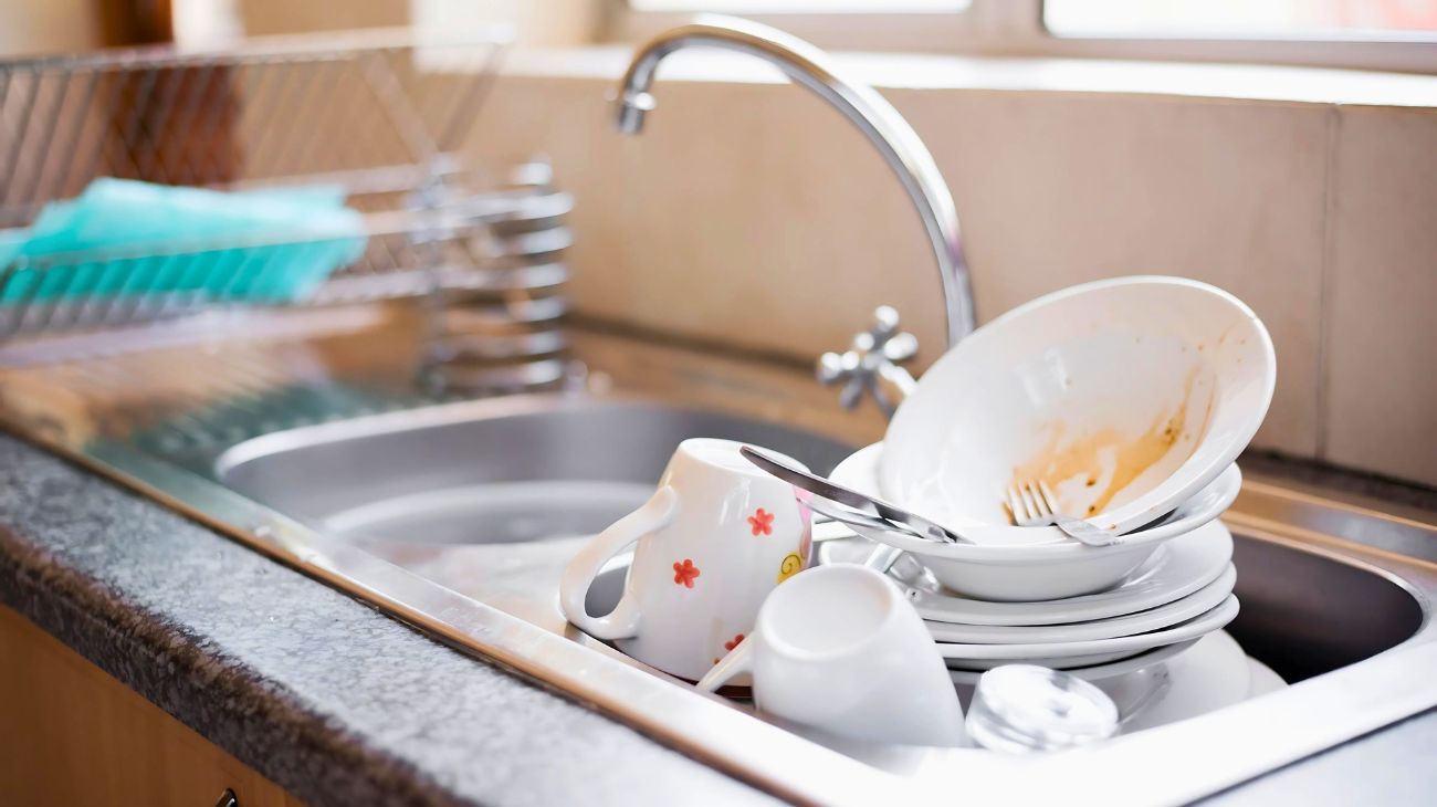 Lasciare piatti nel lavandino