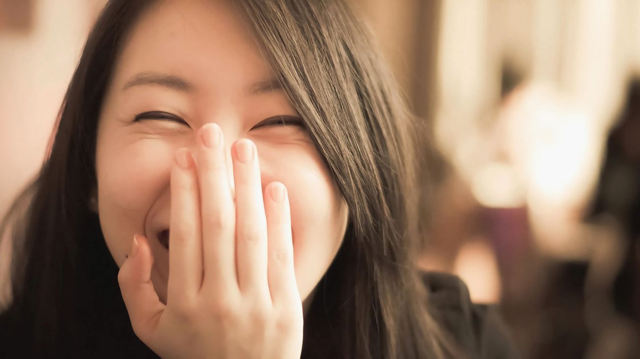 Perché ridiamo nei momenti sbagliati