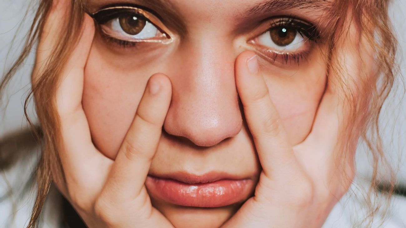 Perché tocchi il viso quando sei nervoso