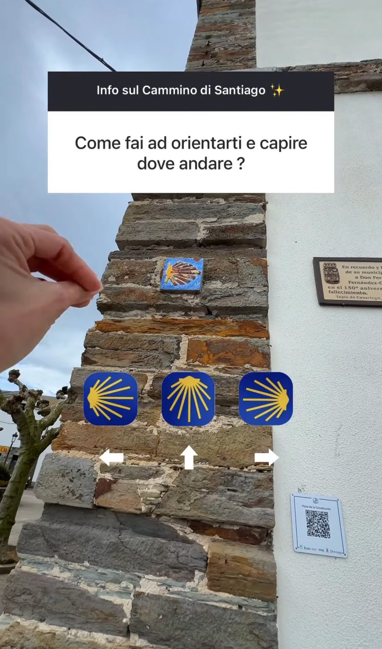 Queste mattonelle colorate, presenti lungo il Cammino di Santiago, sono utili per capire la direzione da seguire.