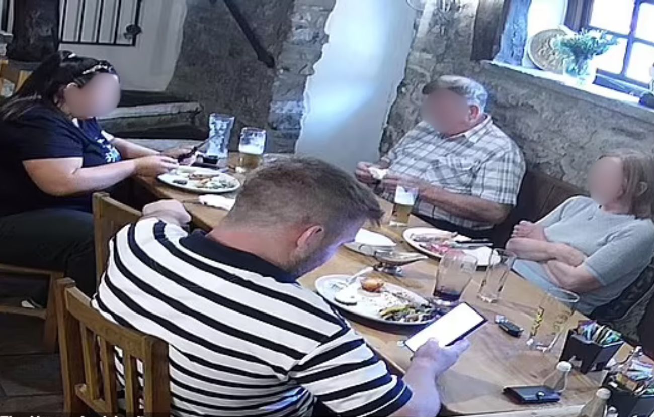 Uno screenshot del video diffuso dal ristorante che accusava la famiglia di essere fuggita senza pagare.