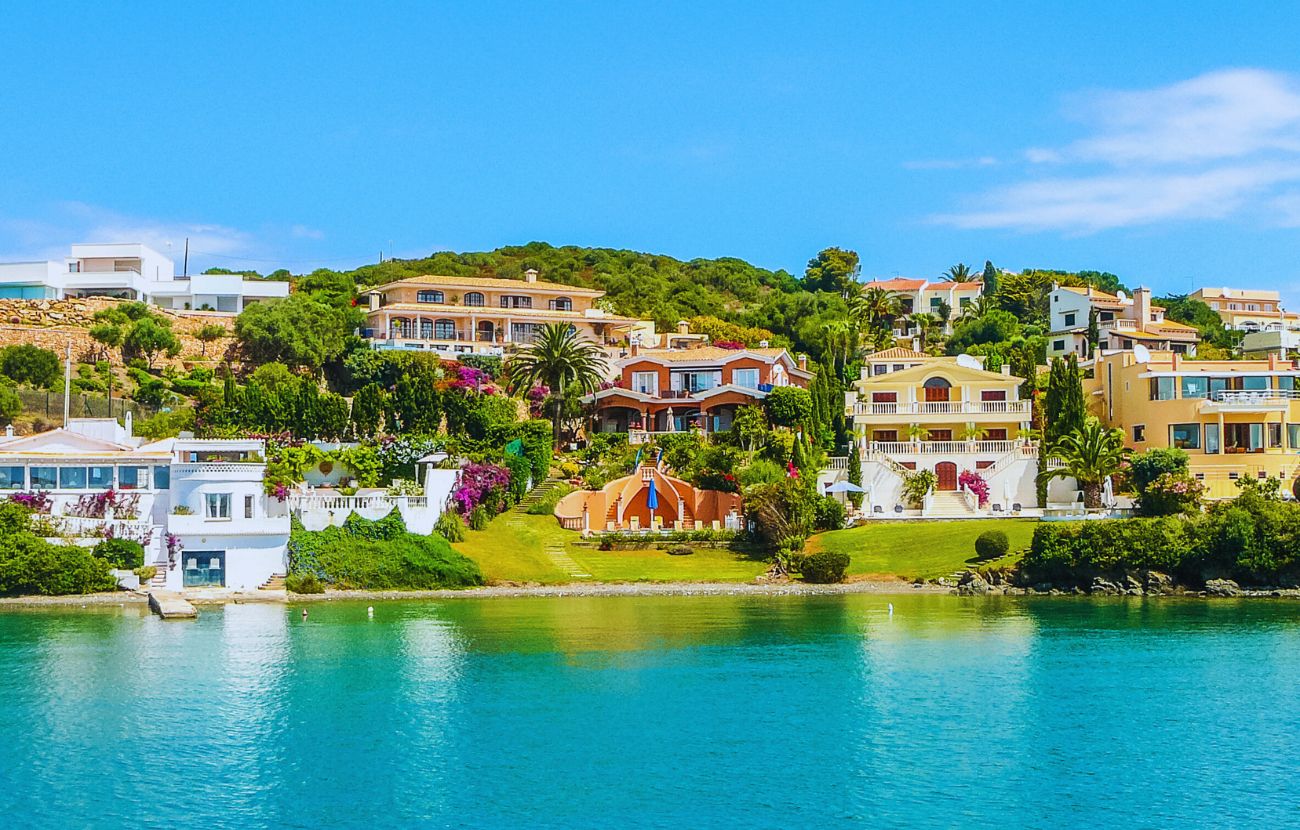 Mahón, capitale di Minorca, è una città sottovalutata ma completa: è tranquilla, centrale e affascinante.