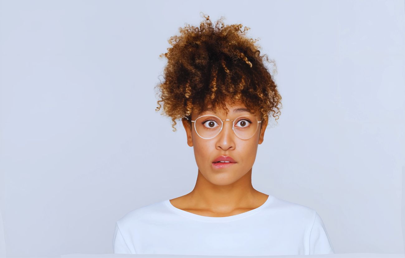 Mordersi l'interno delle labbra segnala nervosismo (tra le altre cose).