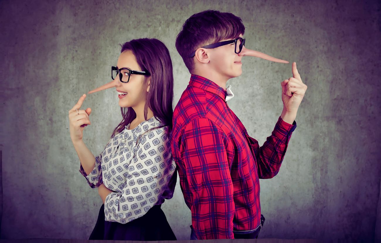 Le persone bugiarde spesso si tengono sul vago