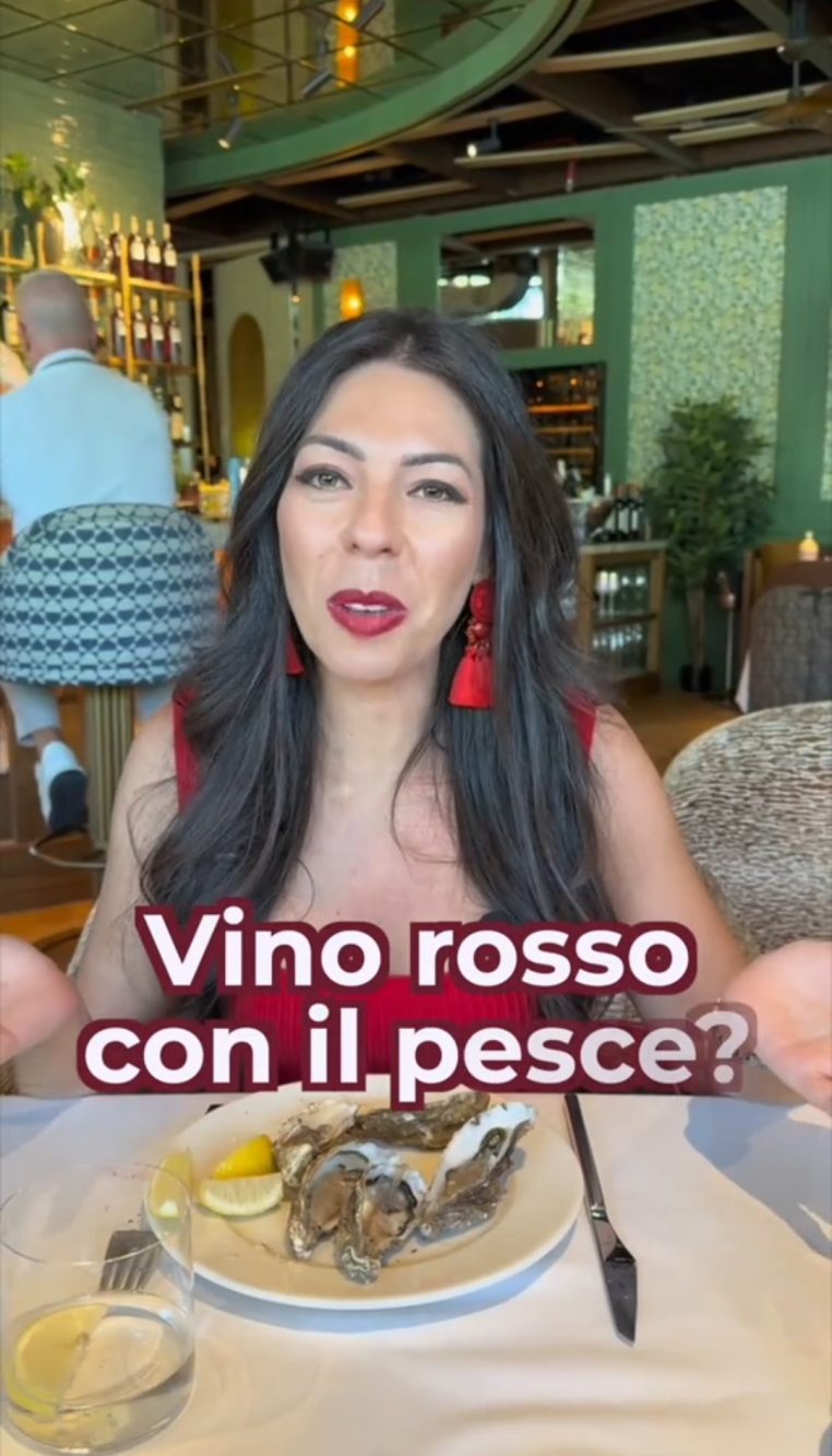 Secondo WineSalad, per quanto limitati, gli abbinamenti tra pesce e vino rosso sono possibili.