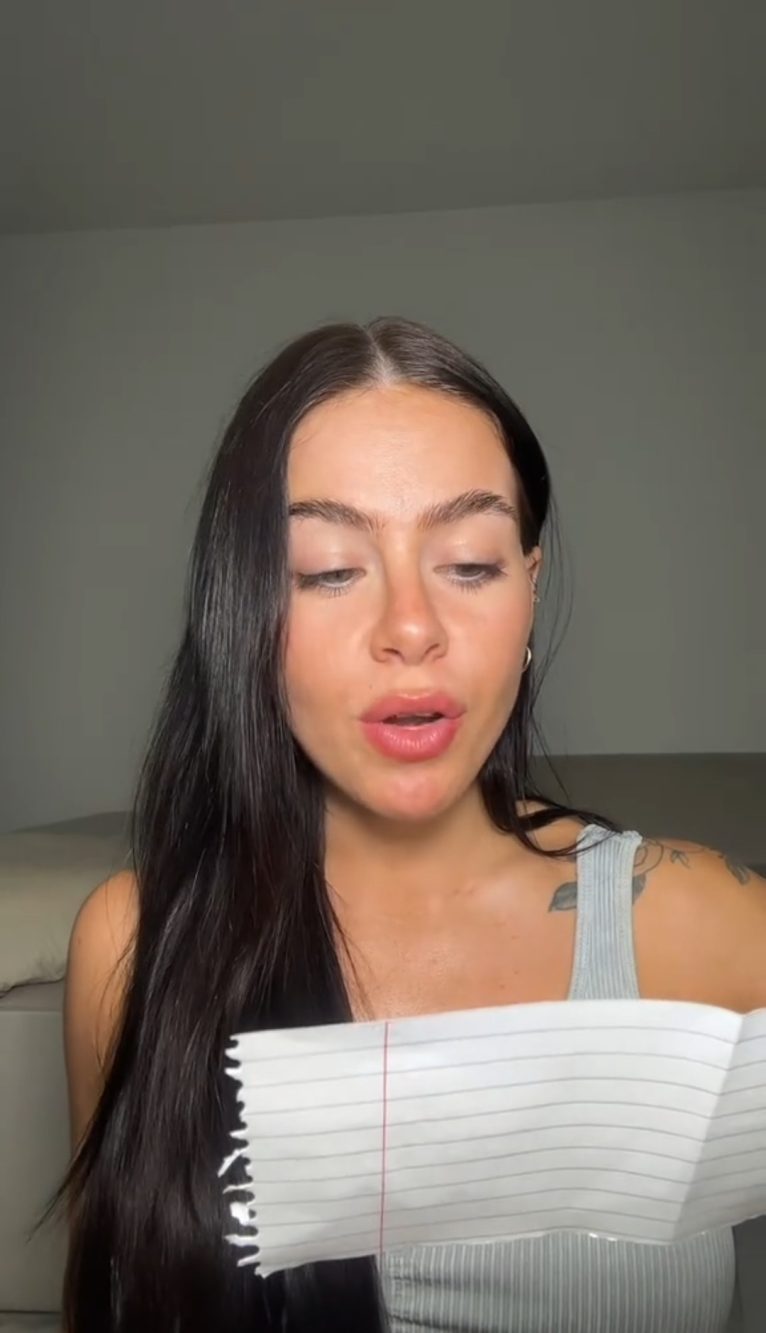 Avi ha letto il contenuto del (breve) biglietto ricevuto dal suo vicino di casa, che non le ha fatto poi così tanto piacere.