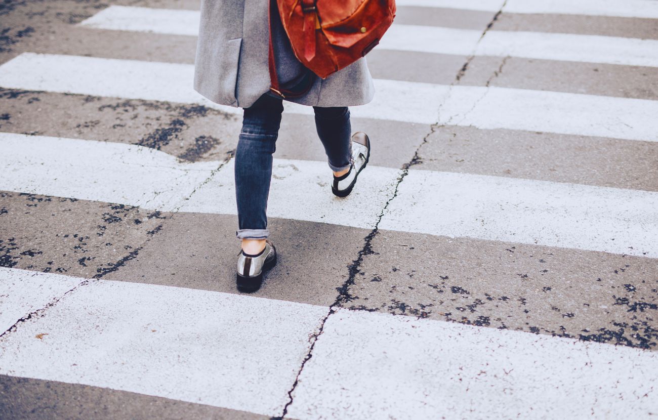 La gratitudine inizia da piccoli gesti, come ringraziare il conducente che ci fa passare sulle strisce pedonali.