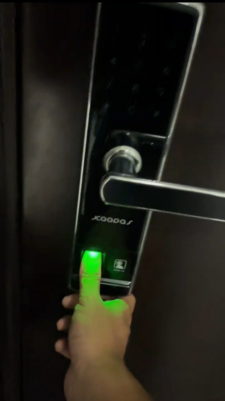 Per milioni di cinesi, la normalità è entrare in casa con l'impronta digitale, come sbloccare il cellulare.