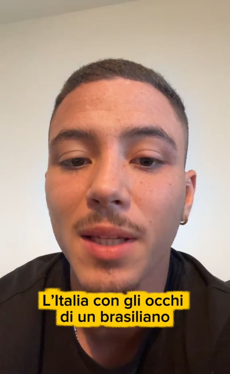 Il content creator brasiliano ha indicato le abitudini italiane che a lui sembrano più strane. Da tre anni vive nel nostro paese.