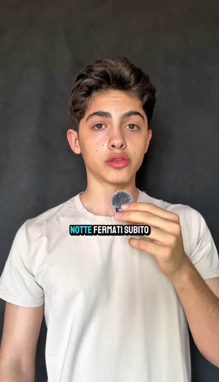 L'informatico ha invitato chiunque carichi la batteria del telefono di notte a "fermarsi subito".