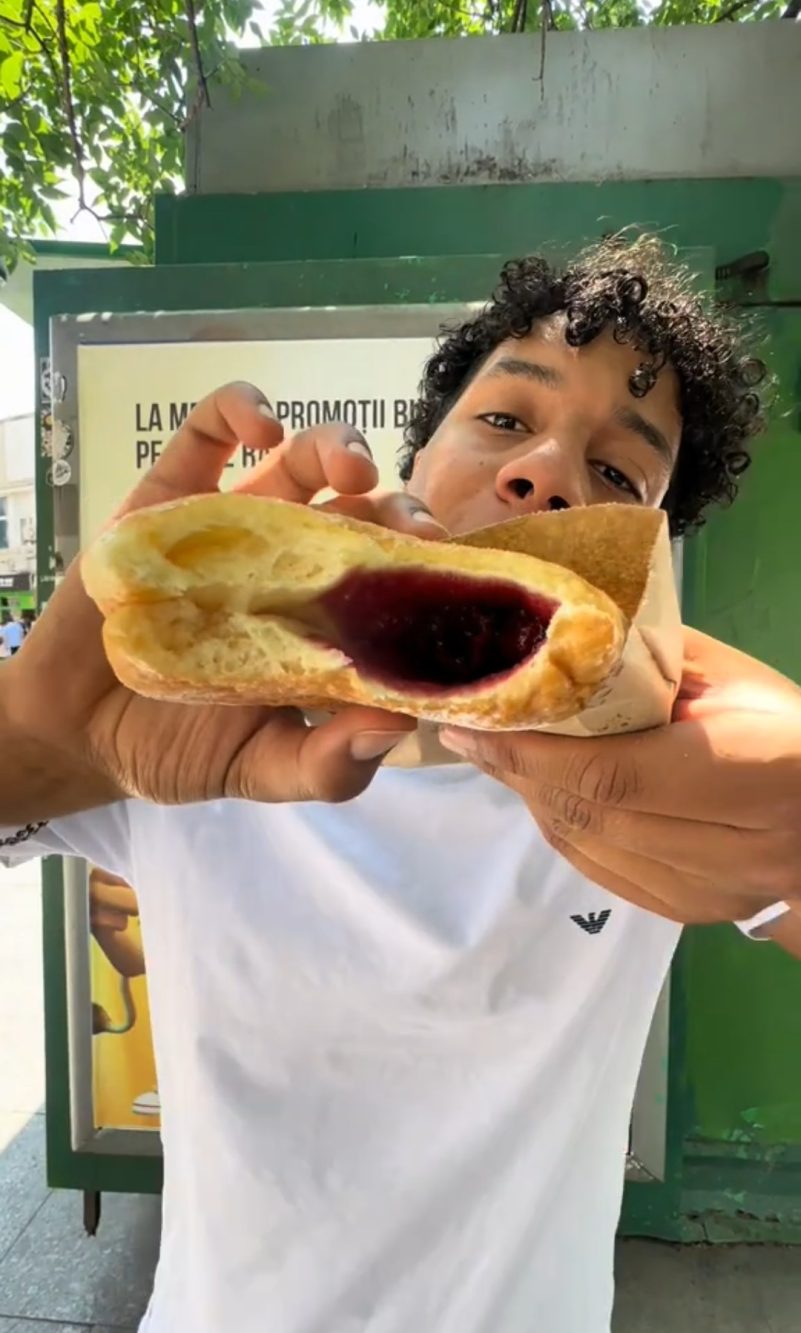 Il ripieno del gogoși, ricco di marmellata.