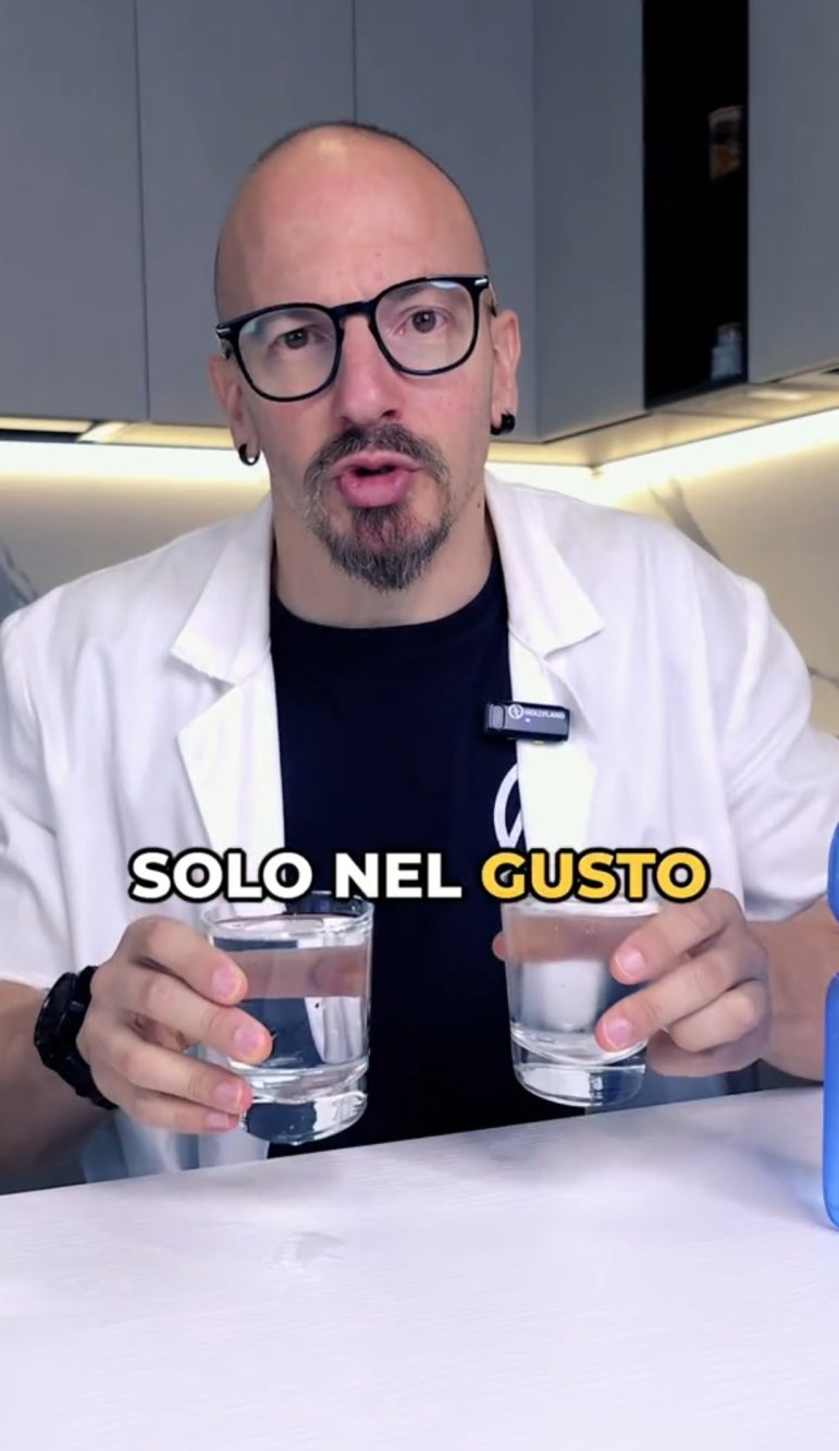 L'acqua frizzante NON gonfia la pancia, dà una sensazione di gonfiore in alcuni soggetti che dura qualche minuto.