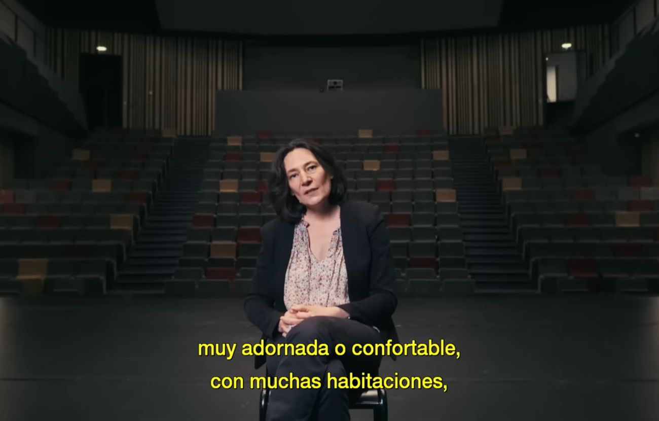 In un documentario di ARTE.tv, la filosofa francese ha parlato dei vantaggi di vivere in una casa piccola, citando Seneca (che era molto ricco e aveva un'abitazione grande e lussuosa).