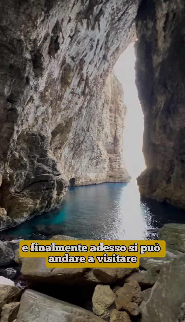 Uno scorcio di ciò che si vede scendendo giù alla Grotta del Turco.