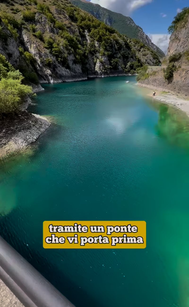 Uno scorcio del lago San Domenico, nel cuore dell'Abruzzo.
