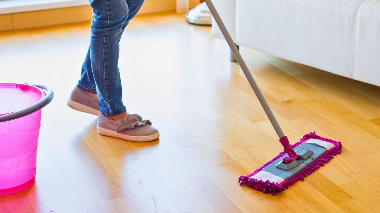 lavare il pavimento
