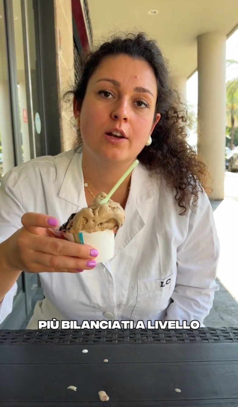 Sorprendentemente, tra gelato alla frutta e quello alle creme, la nutrizionista suggerisce il secondo.