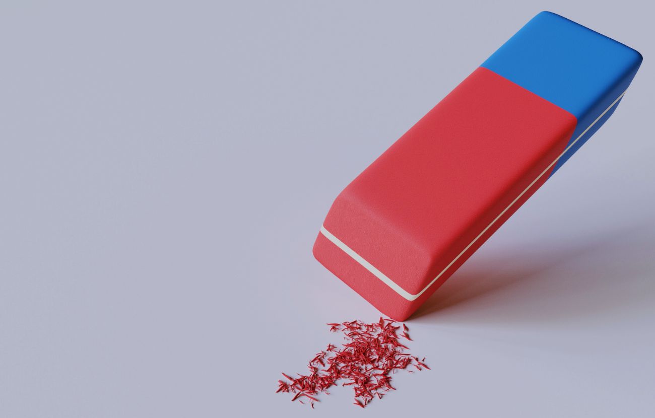 La parte blu della gomma da cancellare non serve a rimuovere l'inchiostro della penna.