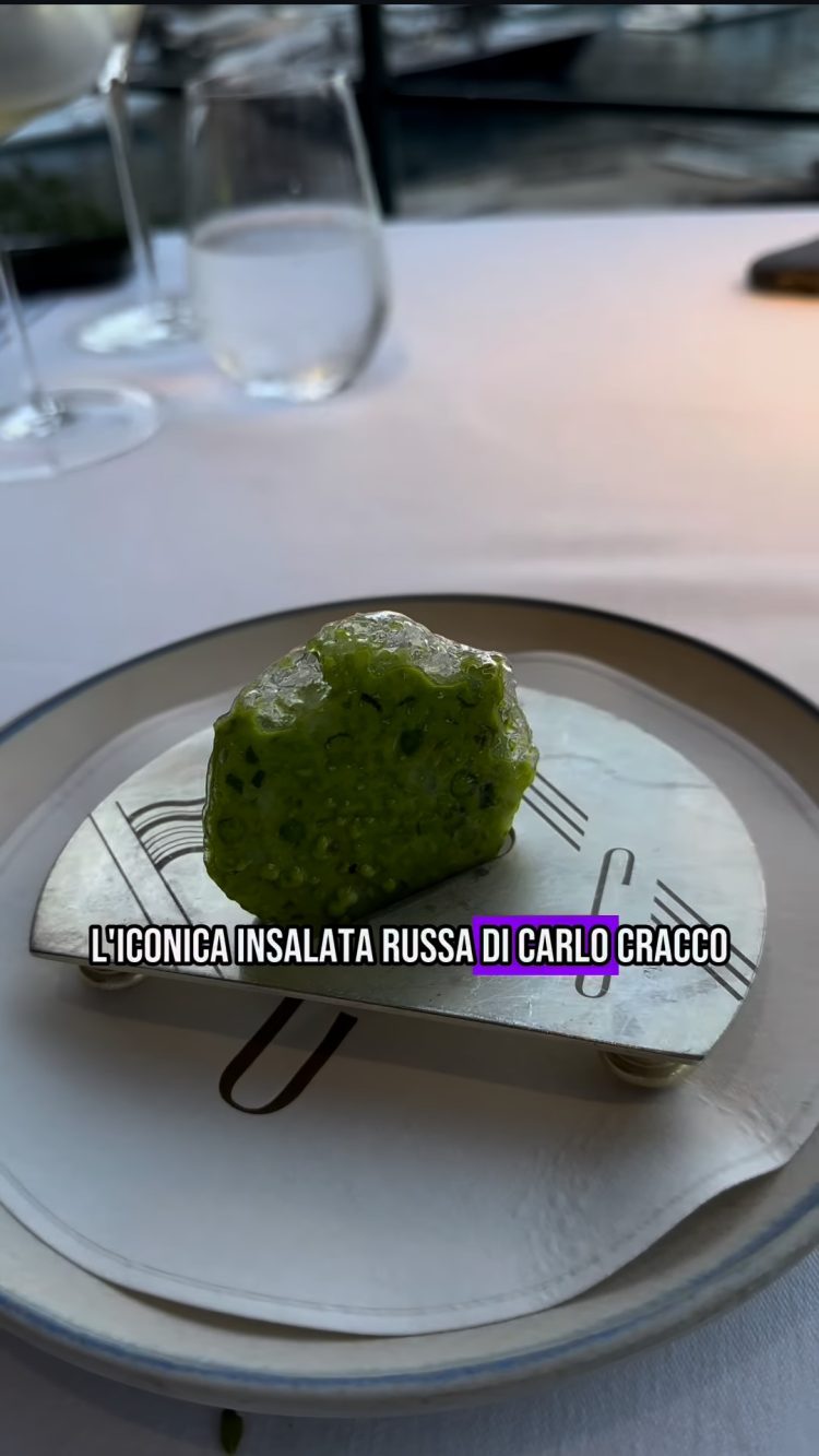La tanto iconica quanto rivisitata Insalata Russa che viene servita nel ristorante di Carlo Cracco
