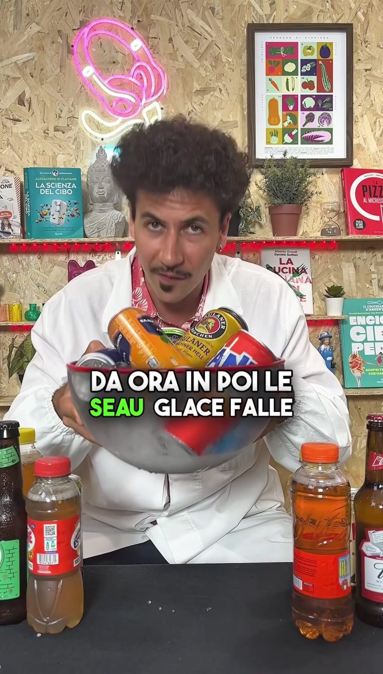 Alessandro Di Flaviano suggerisce di adottare questo metodo per ogni volta che c'è bisogno di un recipiente pieno di ghiaccio che si sciolga molto lentamente.