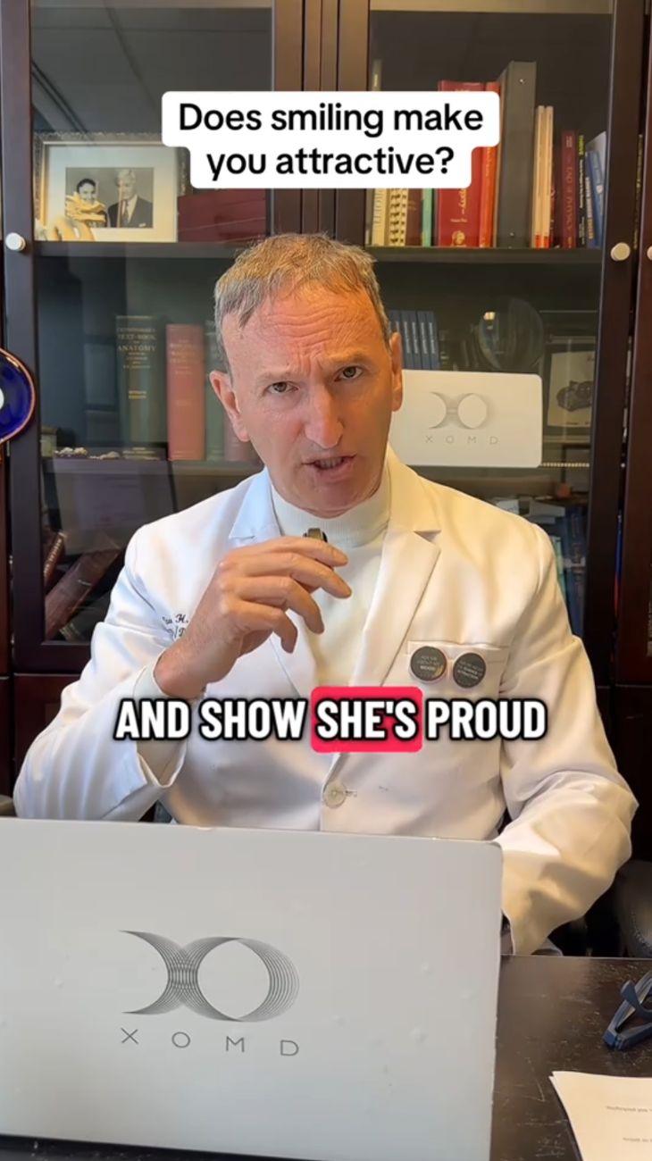 Sorridere non ti rende più attraente, specialmente se sei un uomo. Meglio mostrare un'espressione facciale di fierezza: quella fa colpo sulle donne.