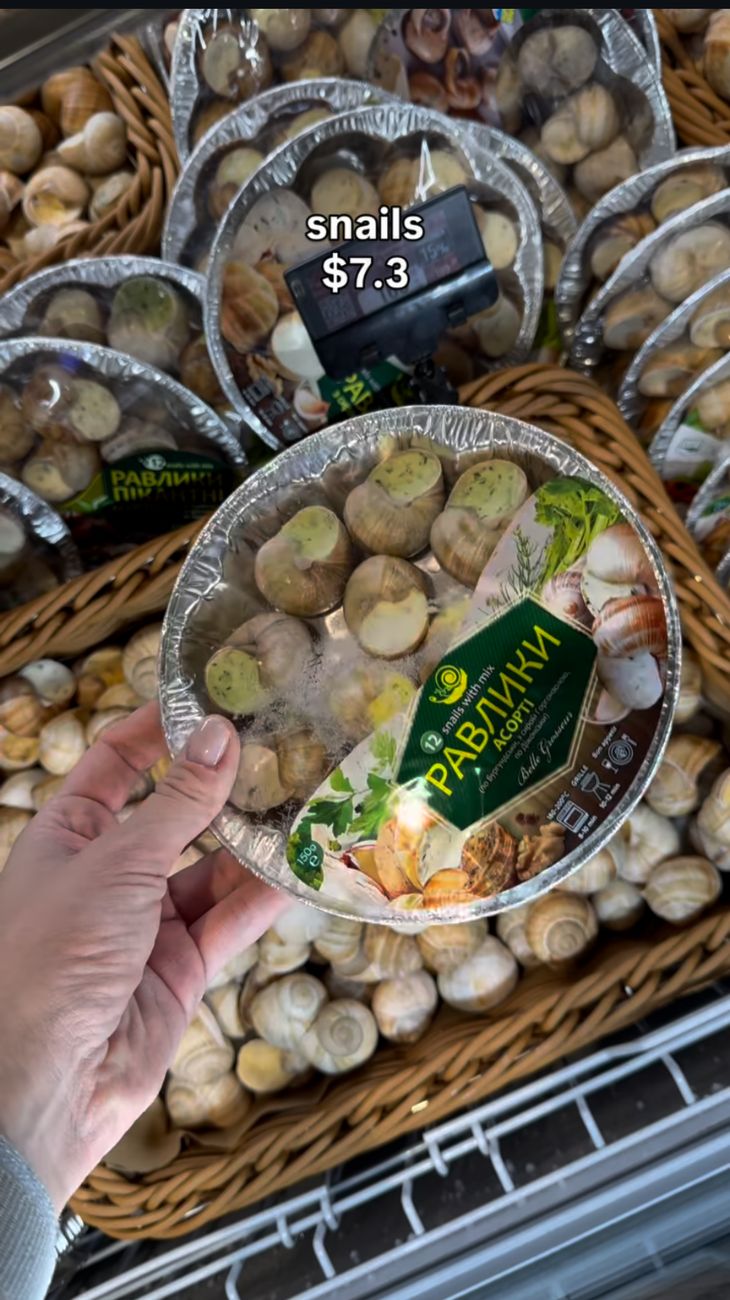 Tra gli alimenti più curiosi trovati nel supermercato ucraino, ci sono le lumache.
