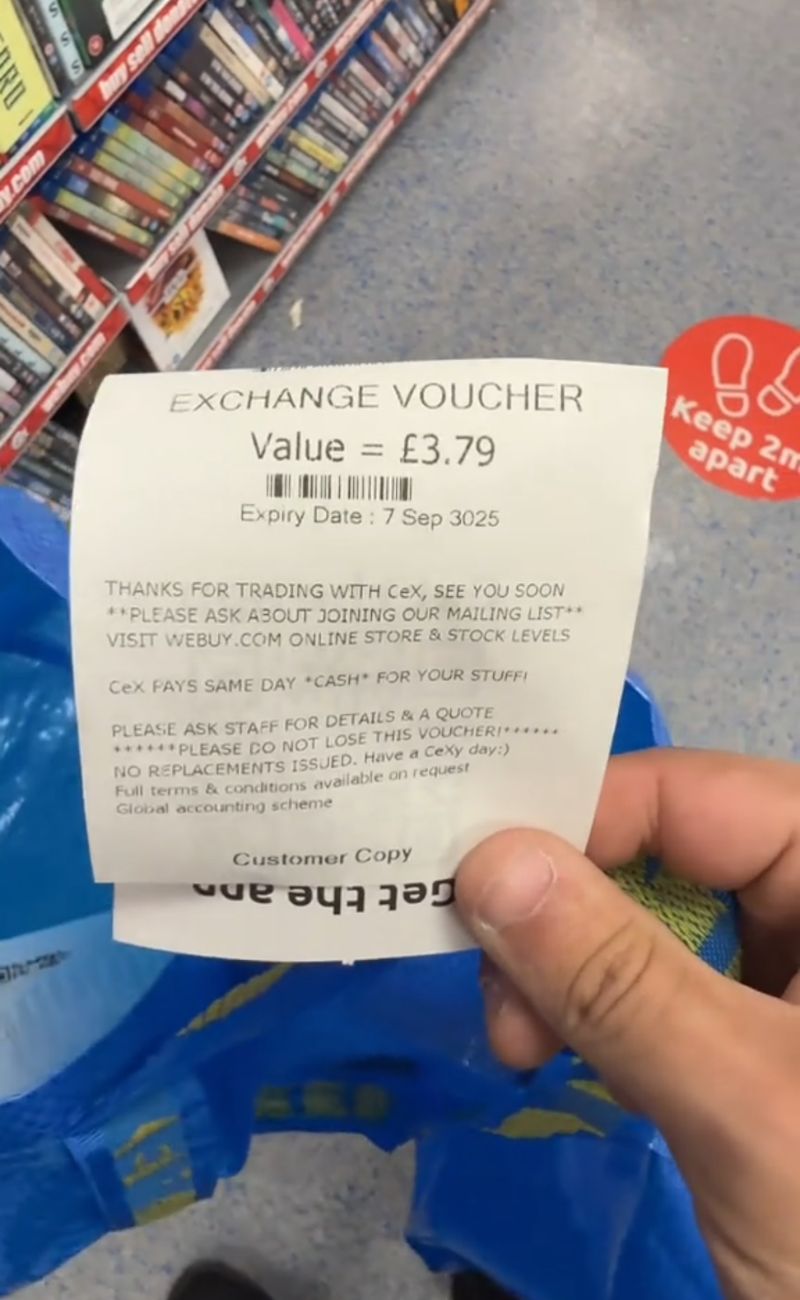 Il giovane content creator ha venduto 100 DVD usati, ricevendo due voucher quasi identici: uno di 3.78 e uno di 3.79£, equivalenti a poco meno di 9€.