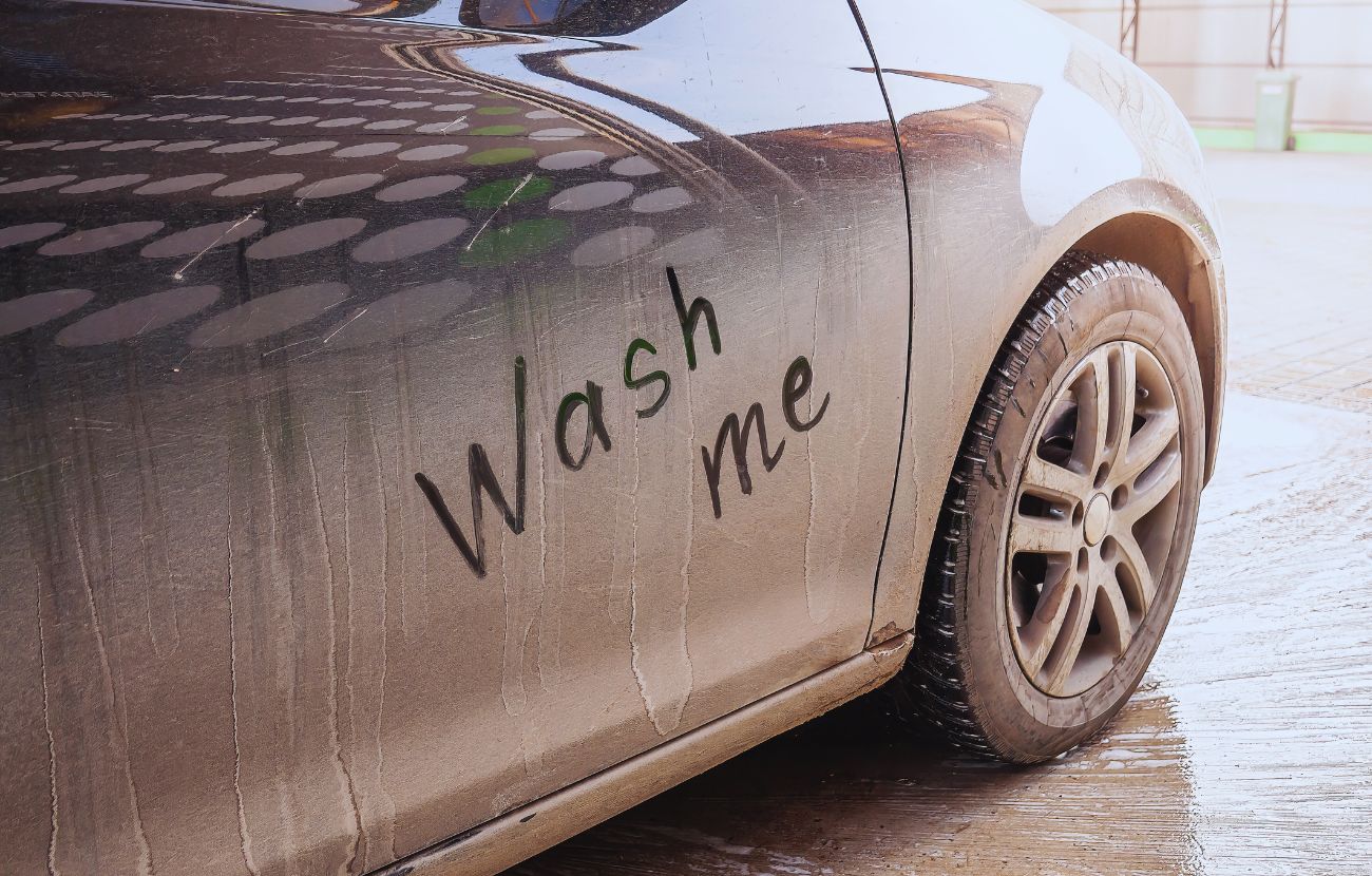 Avere spesso l'auto sporca può avere numerosi significati, secondo la psicologia.