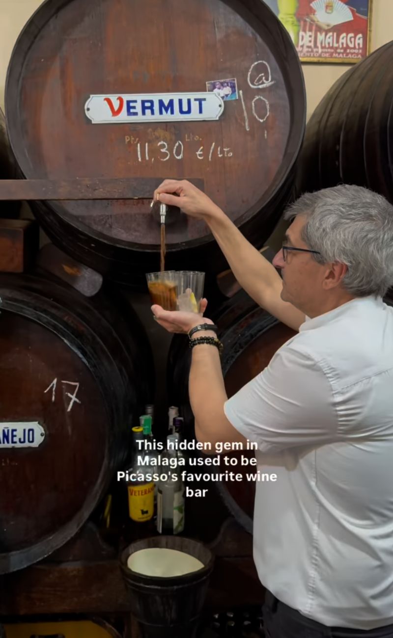 Gli alcolici vengono serviti alla vecchia maniera: direttamente dalla botte.